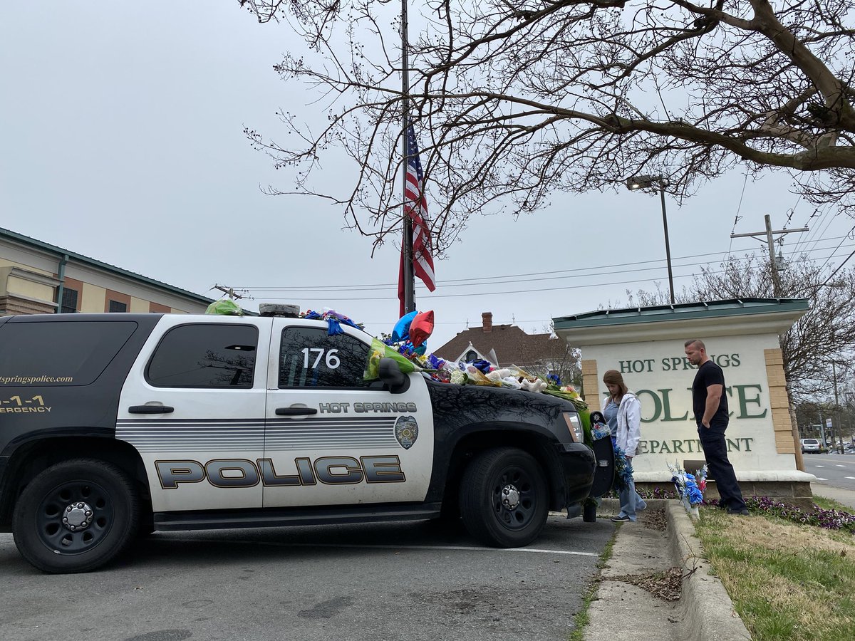 MarlisaTV's tweet photo. The memorial for Hot Springs Police Officer Brent Scrimshire continues to grow as people pay their respects. 

I will be joining my colleague @rollyhoyt at 6:30 on @THV11 as we continue our live coverage. https://t.co/Jj8vyneCaO