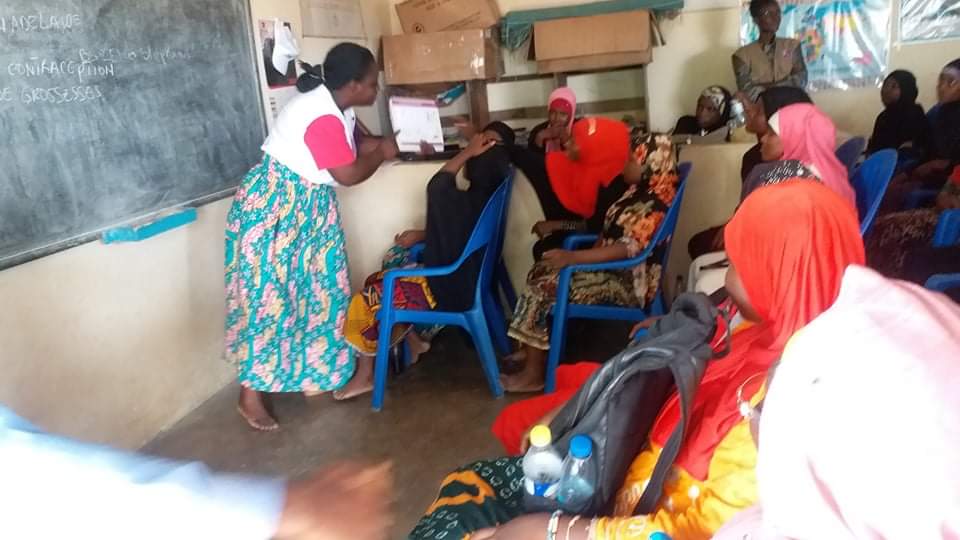 SOROAboudouN's tweet photo. Training of deaf women on contraceptive methods.
Formation des femmes sourdes sur les méthodes contraceptives #lesfemmesveulent #DSSR @EngenderHealth @nenef @Enitaya @karna_eugene @OUEDRAOGOHarou5 @TraciLBaird @merwolf1 @EPETITPAS @Zaccarboule @cissekhady3 @SadiaVeh @M_Koulibaly https://t.co/ThIn0pRjQU