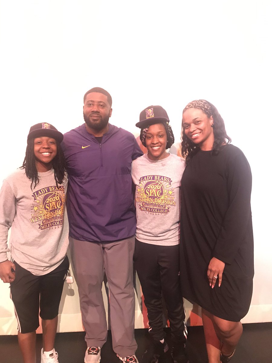 NefertitiLeBeau's tweet photo. Nothing like home! Glad theyโve found a home with my golden ๐ป @GoldenBearsofMC #Signees #HeyBears #HooperStatus @pghs_spartans https://t.co/n9AaGK6Upc