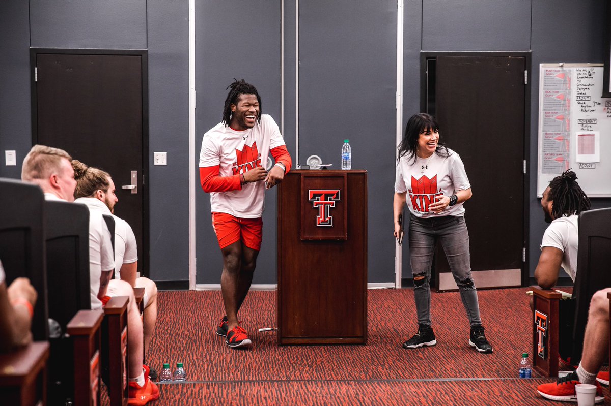 TexasTechFB's tweet photo. Be a K I N G👑

Thank you @RachelBaribeau!

🔴#ImChangingTheNarrative⚫️ https://t.co/NNiaF8CZ7u