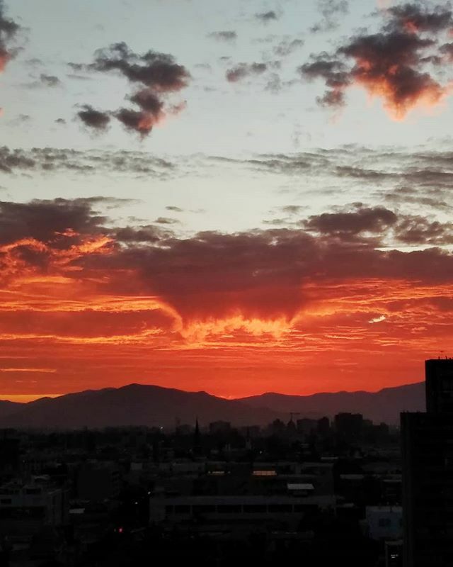 pabloembry's tweet photo. •SCL 20:10•
•
•
•
•
#chile #chilegram #outdoors #travelphotography #travel #travelphoto #chile_natural #chileestuyo #santiagoadicto https://t.co/99XdqesGwg https://t.co/PDkvmugOPD