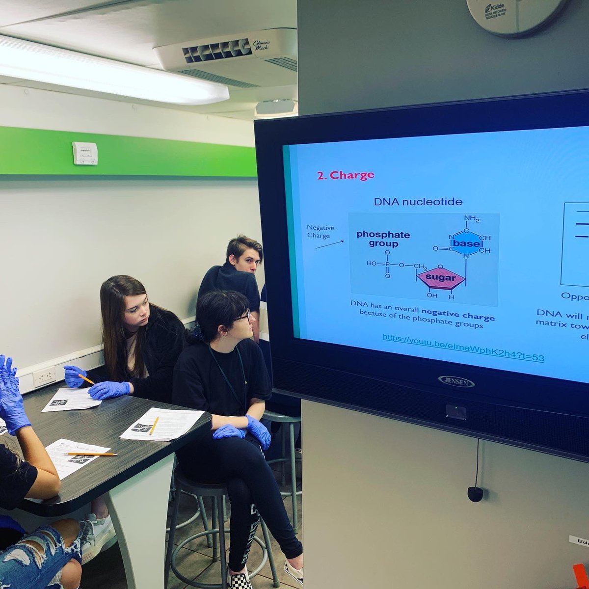 mrsV_df's tweet photo. #dfhsforensics is at it again, solving a murder/carjacking case from Atlanta with DNA and fingerprints with the help of Greenwood Genetics Center Education Outreach! We love this team and can’t wait for them to teach #dfhsstem bio tomorrow! #pridein5 #foxpride #teacherlife https://t.co/izfmL8RY24