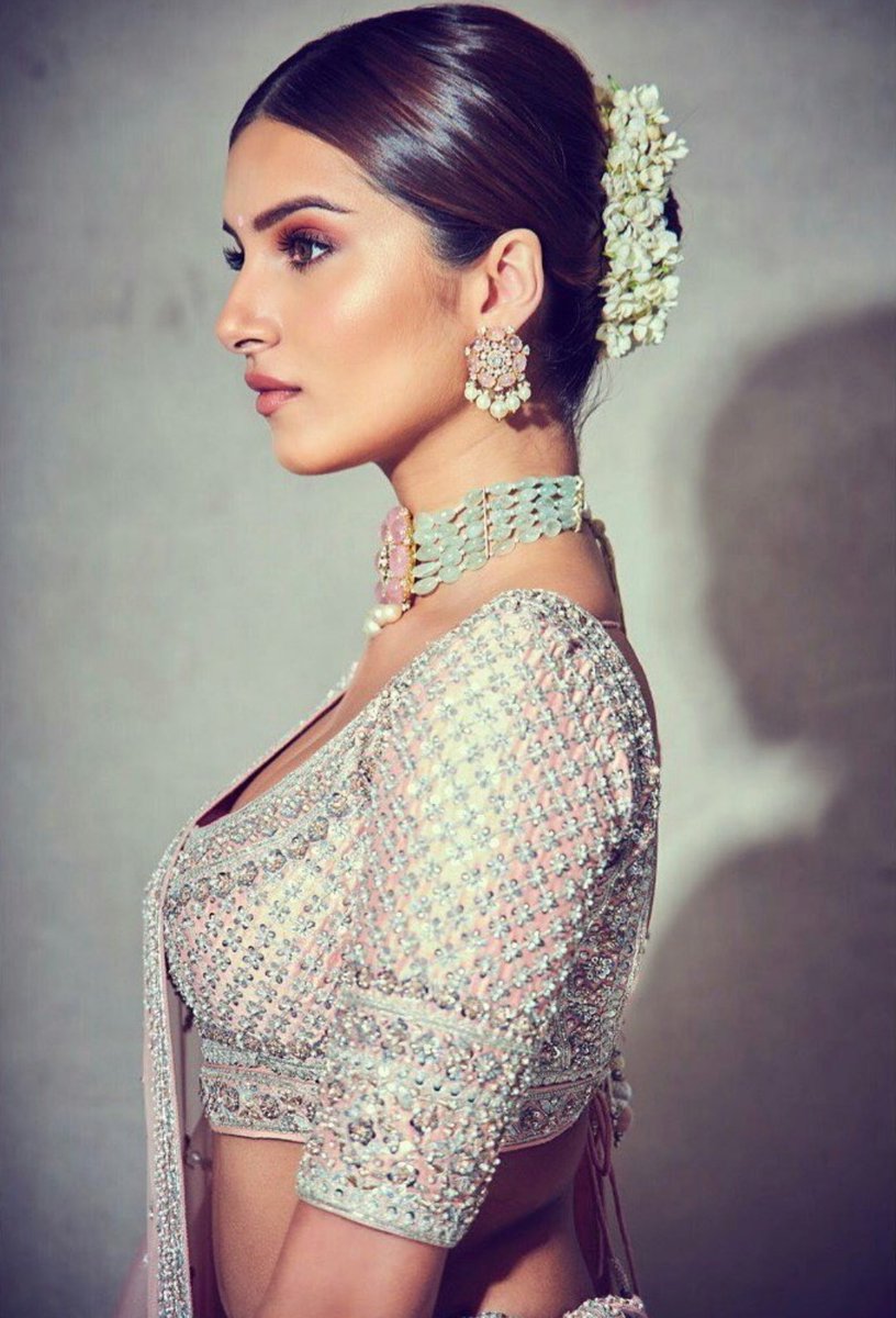 SutariaOfficial's tweet photo. #TaraSutaria #tarasutaria #sutariaofficial #Holi2020 #movies #Baaghi3review https://t.co/niJ2Z9M2gF