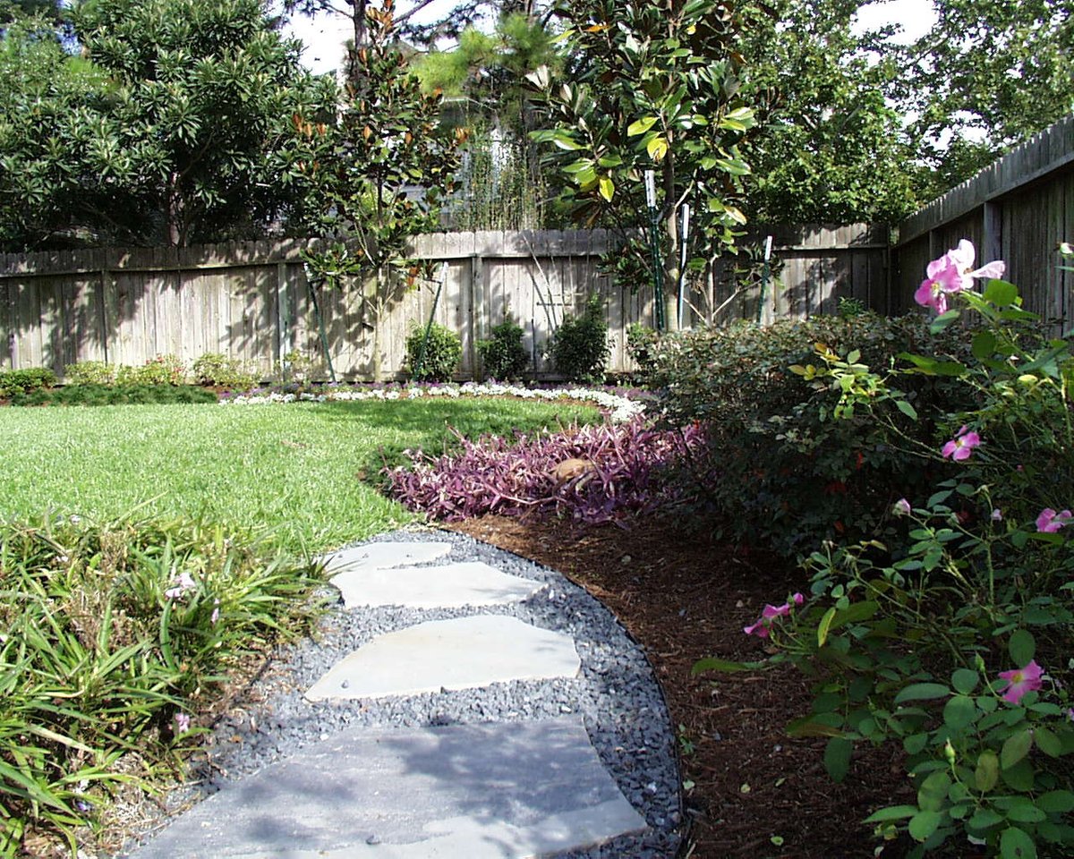 sterling_design's tweet photo. Proper care of your landscape is important to us. Our consultants can provide you with pruning techniques, fertilizing schedules, disease and pest identification.  Weekly or seasonal maintenance plans are available.

WEBSITE: https://t.co/5m866tanYL   #HoustonLandscapeDesign https://t.co/k8CHkm4zG6