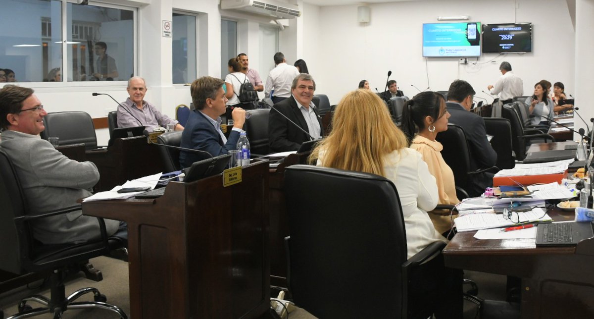 LeandroZdero's tweet photo. ❌ MIRÁ ESTA POSTAL
👉 ¿Cuánto le importa a los diputados oficialistas los problemas del Chaco? Se #LEVANTARON y dejaron sin quórum la sesión de hoy. https://t.co/iM4SADTwHL