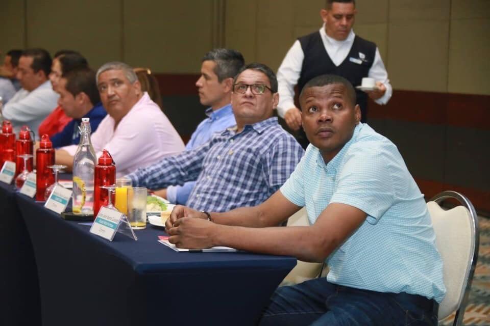 SanMartin_Meta's tweet photo. En Villavicencio los mandatarios regionales del Departamento del Meta se reunieron para  llevar a cabo la Elección de representantes ante el Consejo Directivo de Cormacarena. 

#UnGobiernoParaTodos
#Cormacarena https://t.co/Pm57u57P83