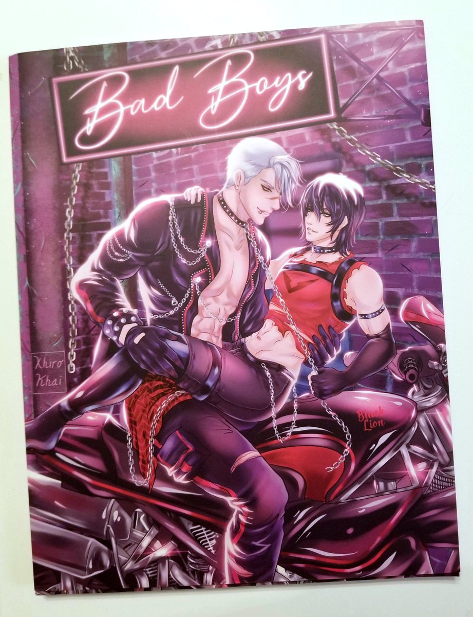 Rocksheithzine's tweet photo. PRODUCTION UPDATE

It's here! 🥳 The proof is in our hands and it's beautiful guys! We're going to give our rockstars a couple of days to go through page by page and let us know if they want any changes, then it's back to the printing press for your copies!

#sheith #badboyszine https://t.co/4lTxfpCbUi