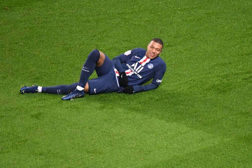 Panam91s's tweet photo. - Celebration de Mbappe -> quel melon !
- Celebration de Haaland -> MDR c’est beau https://t.co/zf2XXk9Crz