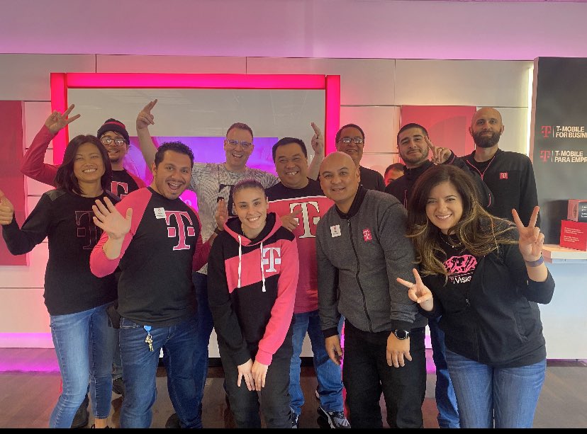 vdujsik's tweet photo. Great store visits and meeting with my team #Penwins @AdrianVanHooser @Art55555 @MagentaKenL @HelloKelley_ @JoeMontano1 @cmartinez7777 @MikeShalhout @jpric0 @jackie_ill https://t.co/lWtGN9Fj4f