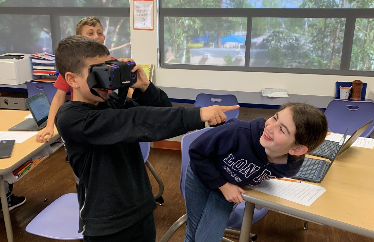 Third graders took a virtual reality field trip of the Downtown LA Walking Tour, visiting landmarks such as the Hollywood Sign, The Los Angeles Zoo, Griffith Observatory, Santa Monica Pier, LACMA, La Brea Tar Pits, and more!