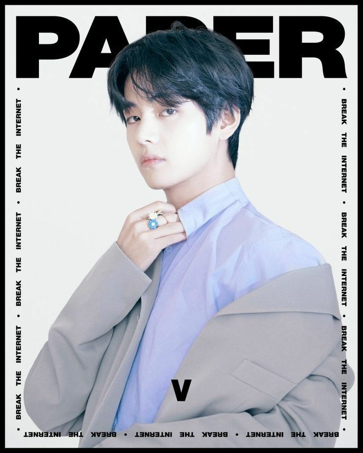 Kook_K's tweet photo. เหลือบตามองพร้อมขยับคอเสื้อเบาๆ ละลายไปดิอิชั้นนะ #TAEHYUNG #BTSxPAPER https://t.co/RyHOCGuwf1
