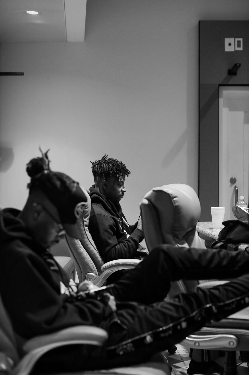MetroBoomin's tweet photo. 🗡🗡 https://t.co/SbZBkGgccY