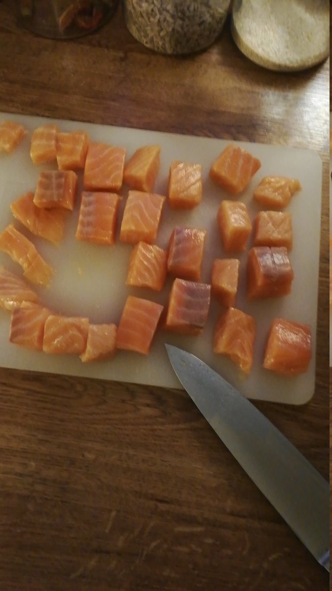YeahiCool's tweet photo. @j_senava @GGXupdates This is my salmon chopped into pieces 😁 https://t.co/QbZK9Fnrde