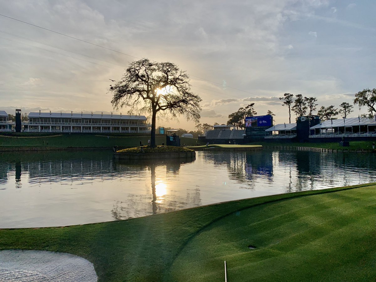 cmccall12's tweet photo. Another beautiful sunset from @TPCSawgrass #pennstateturf https://t.co/HjZgKIMe72