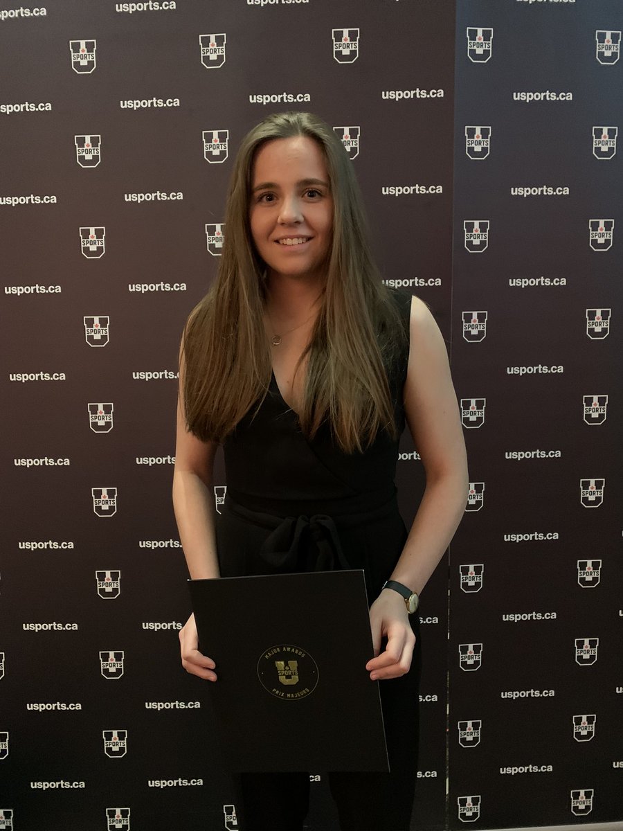 Congratulations to @MRUWomensHockey defender Emma Bergesen, named to the <a href="/USPORTSca/">U SPORTS</a> All-Rookie team! @mountroyal4u <a href="/CanadaWest/">Canada West</a> #hockey #yyc