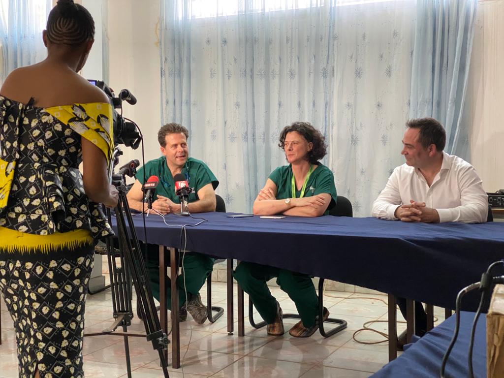 DrKebsun's tweet photo. Aaand...Day 5....5 surgeries done taking the total to 21 so far. And squeezed in a mini presser and a visit from @SharonWardleFCO also an introduction to our planned digital healthcare pilot. 1 and a half days to go. #WindingDown #Innovations #Partnerships #GamMed https://t.co/8fS4VjrnST