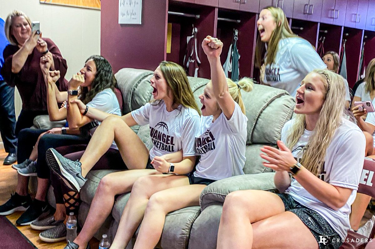EvangelWBB's tweet photo. We love this show. 

#NAIADIWBB https://t.co/gOKwoTnuBk