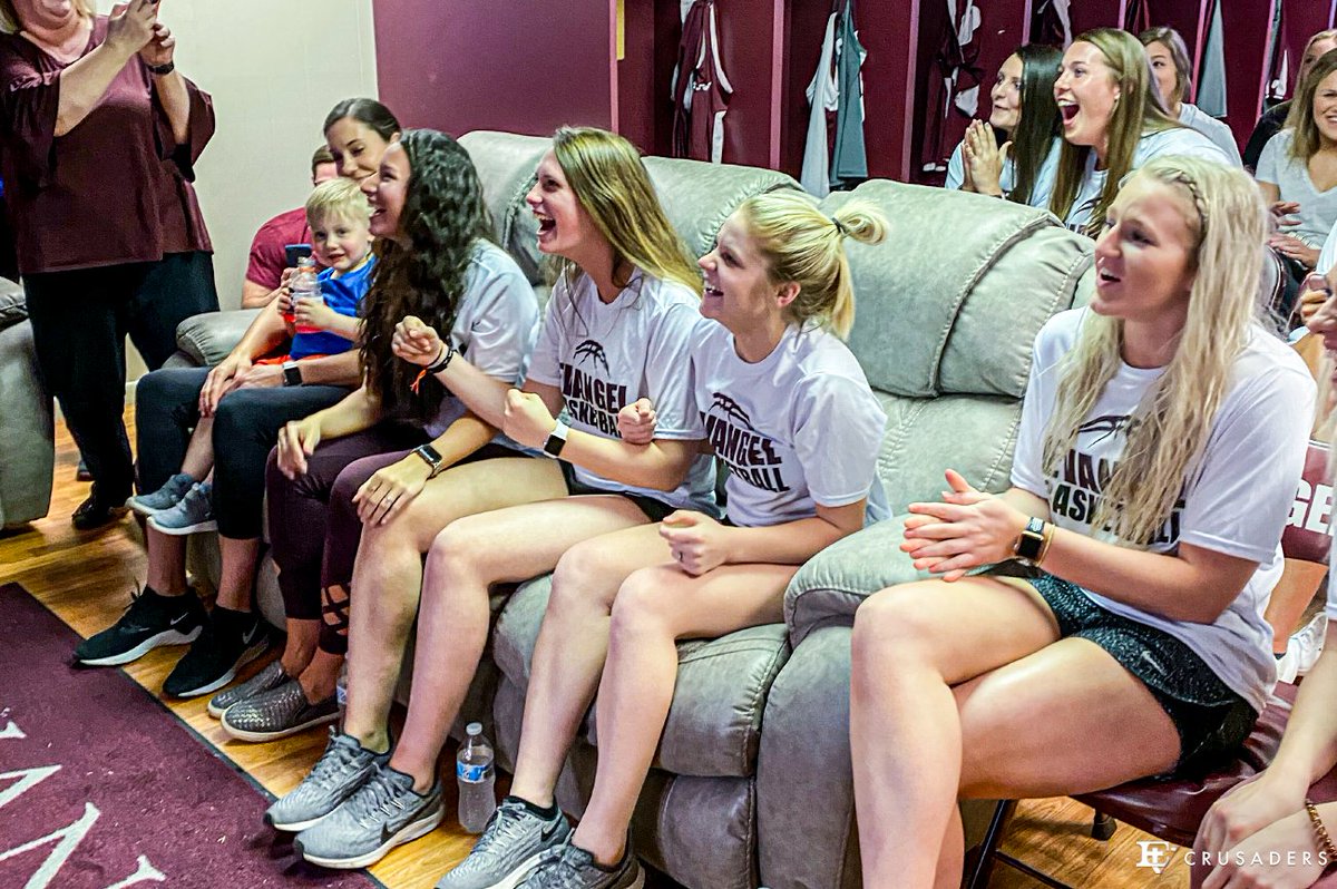 EvangelWBB's tweet photo. We love this show. 

#NAIADIWBB https://t.co/gOKwoTnuBk
