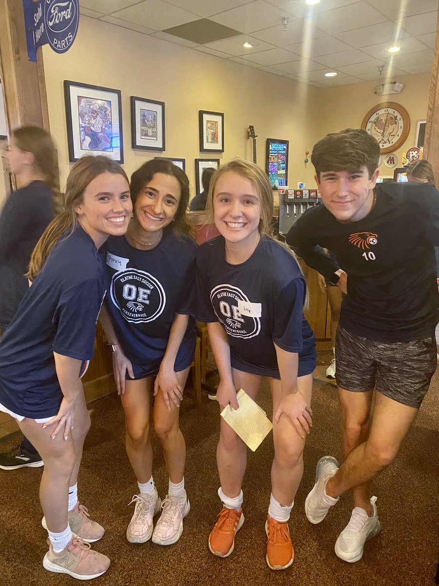 KMac1020's tweet photo. Fun night supporting @OEWomensSoccer. #managerstatus @landoncsteen https://t.co/A0t2dF4dou
