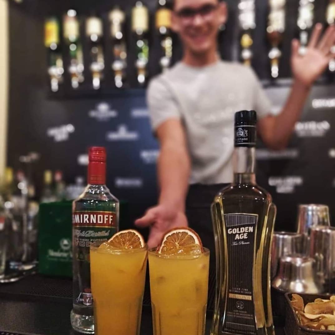 CubanoVega's tweet photo. Y que nos dejó la primer clase de #ElArteDeMezclar ?? 🔥🔥
Familia de Harvey Wallbanger recreada por los alumnos! 🤯🤓🍹
Salud!!!
#harveywallbanger #HenriettaWallbanger #JoeKanoo
Gracias @dellepianespirits ♥️
#Cocktail #Cocktails #CocktailGroup #Drink #Drinks https://t.co/akDVRpKQaN
