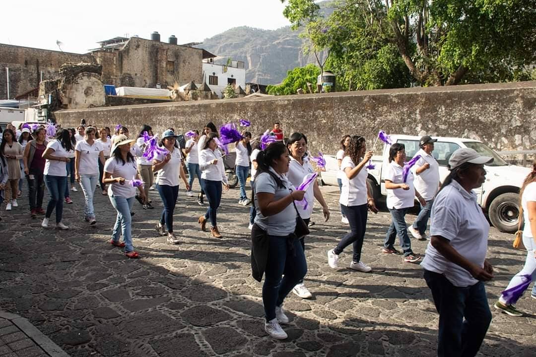 ATepoztlan's tweet photo. Hoy, 11 de marzo de 2020, en Tepoztlán conmemoramos el Día Internacional de la Mujer (8 de marzo) con una caminata conmemorativa en memoria de las que ya no están, por las que lucharon para que otras estemos aquí, y por la que vienen detrás. https://t.co/xi1rvuDhXw