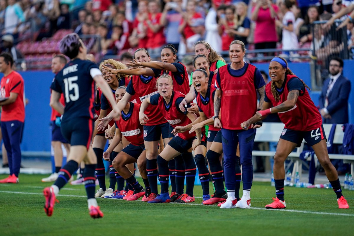 NWSL's tweet image. when you're about to go out with the squad and you come out of your room with THE fit of the night 💅