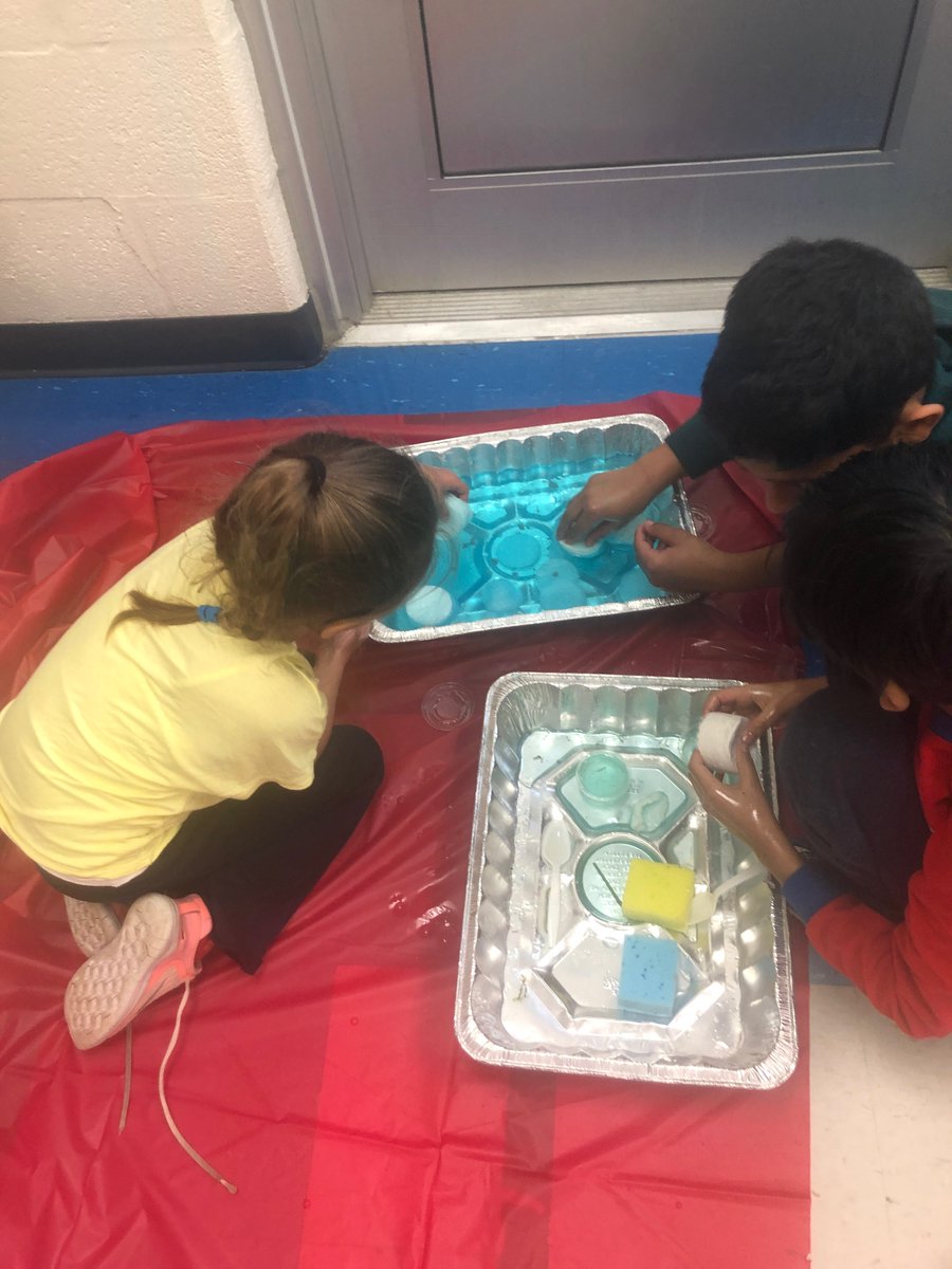 3ASuperstars's tweet photo. Global Goal #14lifebelowwater #teachsdgs Gr. 3's learn about impact of oil spills and test solutions for containment and clean up. messy hands and busy brains @Briarwood_Buzz @DVanHooydonk https://t.co/ZBl0wqLnfk