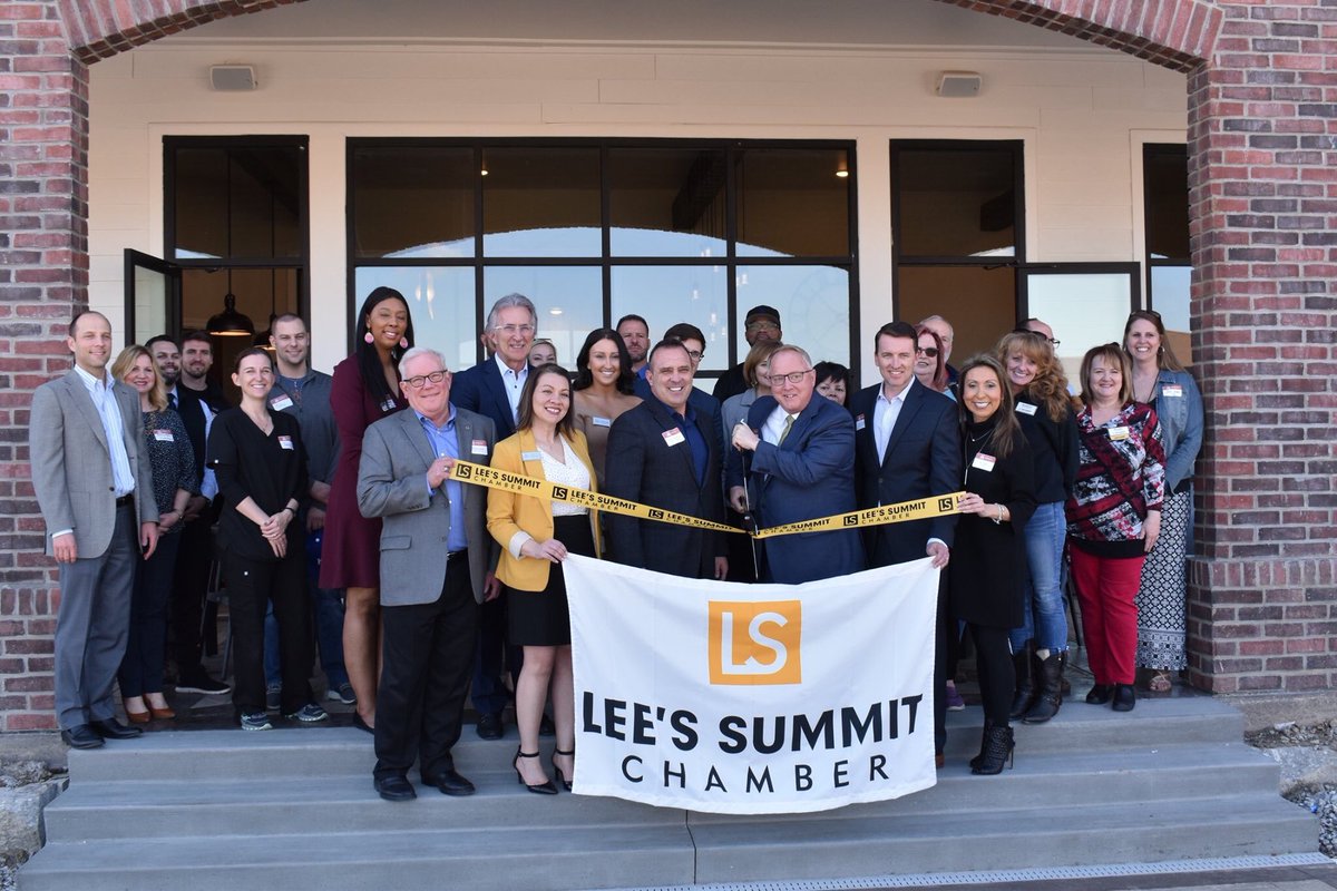 Meridian_VHLS's tweet photo. We are so proud to be apart of the Lees Summit Chamber! Our Ribbon Cutting ceremony was amazing today! #praxm #settlein #ventureout #meridianatviewhigh https://t.co/vpE1hqIhDN