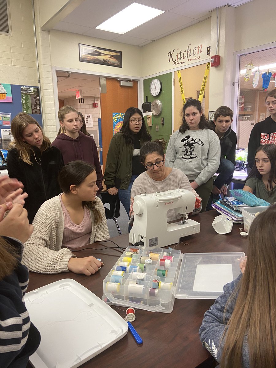 Sometimes teaching grabs everyone’s attention. A great day learning to wind bobbins and thread our machines. <a href="/project/">Microsoft Project</a>.linus.official <a href="/centennial_ef/">Centennial Courts E & F</a> #kmsfcs #singersewingmachine @klinger_ms