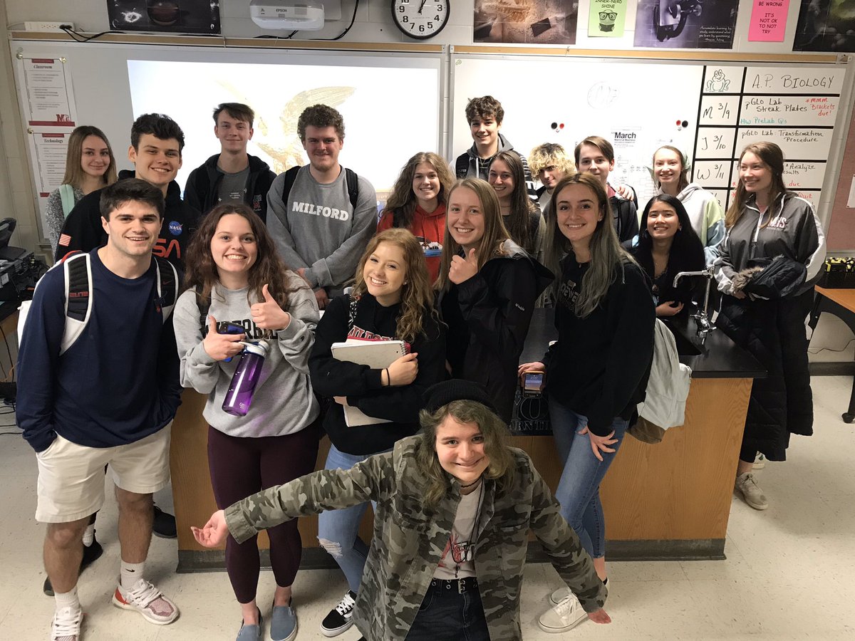 MHSMoorehead's tweet photo. Just a little genetic engineering in AP Bio today! #AllForTheM https://t.co/H5r0hUPNfg