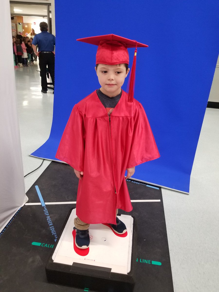 RockportHeights's tweet photo. Kindergarten Graduation photos were taken this morning! It was heartwarming to see so many young students dressed in their caps and gowns. @FoxC6Schools #FoxC6Strong #Kgraduation #raptorpride https://t.co/TOA0tNauXY