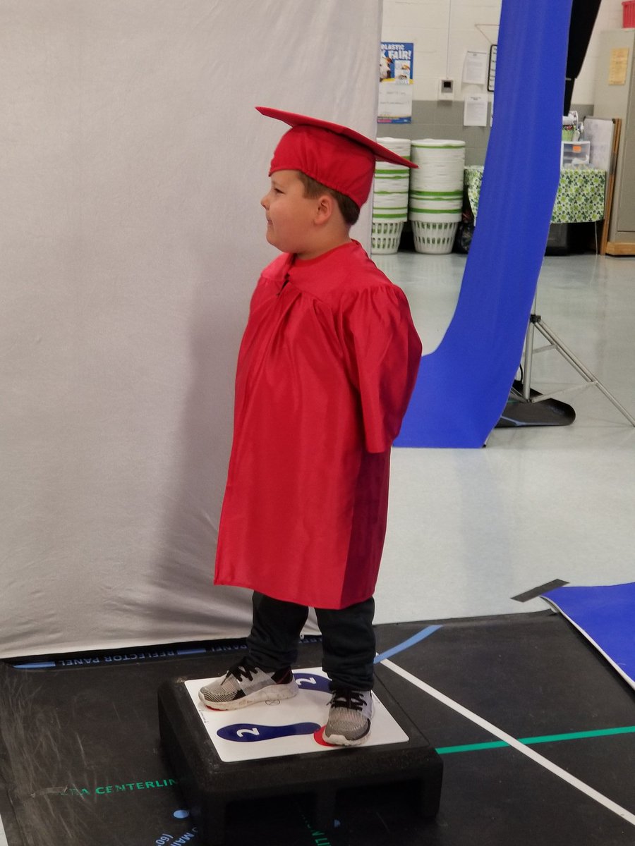 RockportHeights's tweet photo. Kindergarten Graduation photos were taken this morning! It was heartwarming to see so many young students dressed in their caps and gowns. @FoxC6Schools #FoxC6Strong #Kgraduation #raptorpride https://t.co/TOA0tNauXY