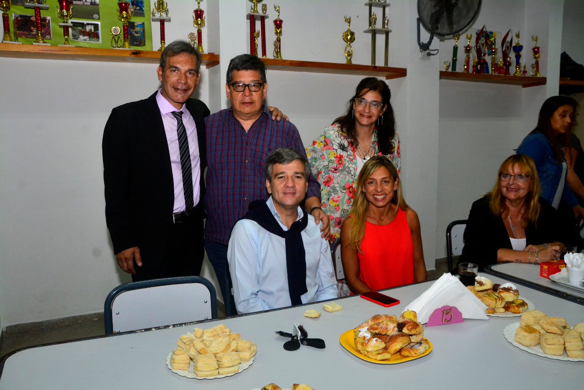 JdHurlingham's tweet photo. @JdHurlingham @MuniHurlingham @JuanZabaletaOK @Troncoso_Alejo @jregion7 
Hoy acompañamos el inicio del ciclo lectivo 2020. https://t.co/KzgVzvCuRf