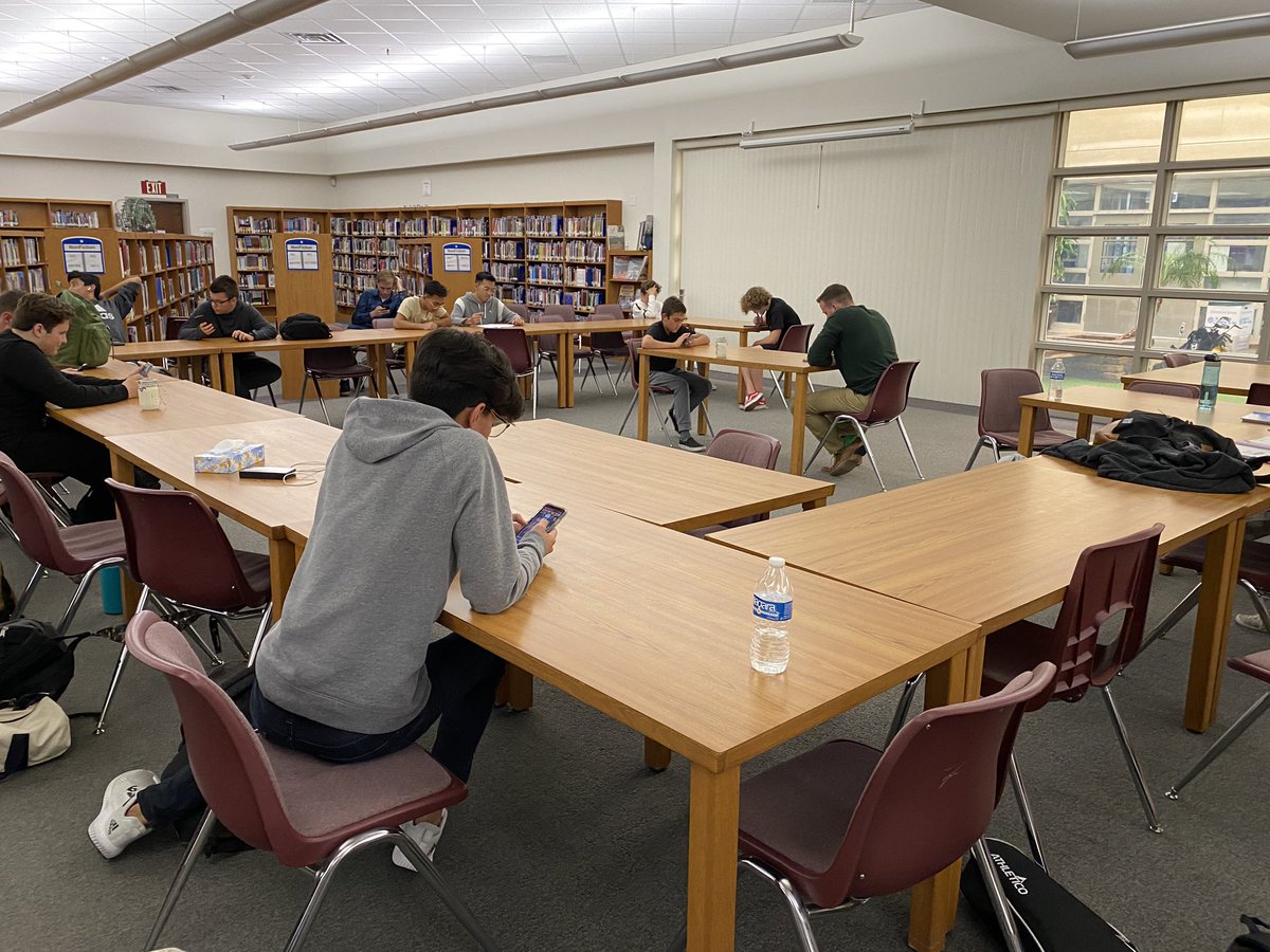 Sunrise_Esports's tweet photo. Everyone had a blast at the @ClashRoyale tournament today! Thank you everyone who came out to participate and watch! 1st place - Rylan, 2nd place - Jason and 3rd place - @Linda_Lu_METmed. #SMHSEsports #smhscares #Esports #hsel @SunriseMustangs https://t.co/uwVANxGdM9