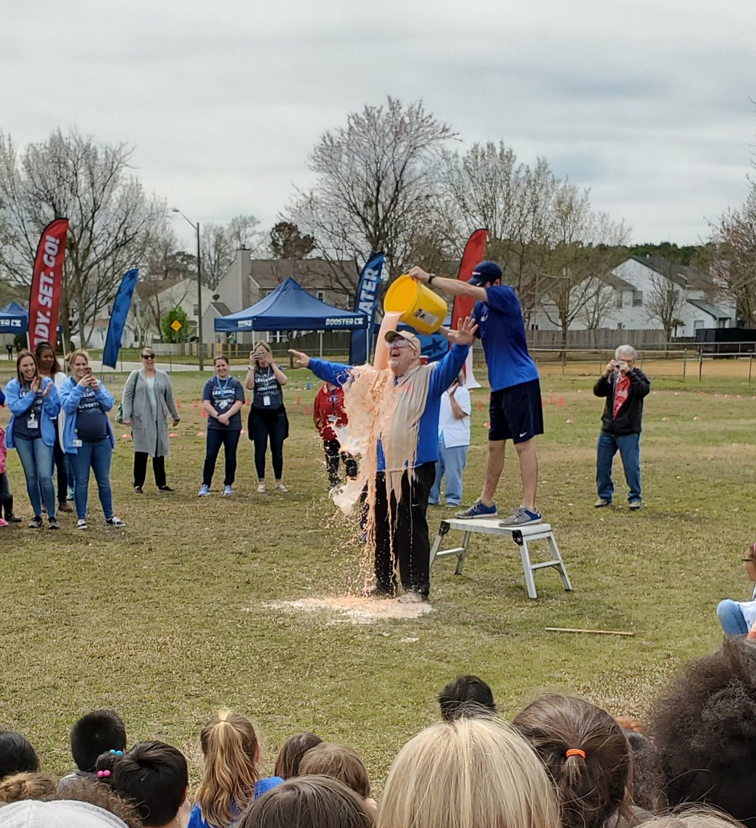 vb2ndteach's tweet photo. What a sport! 😎 Thanks for all of your support @davidbfrench #bestprincipal #glenwoodkidsdeserveit https://t.co/1tg6QYRzFS