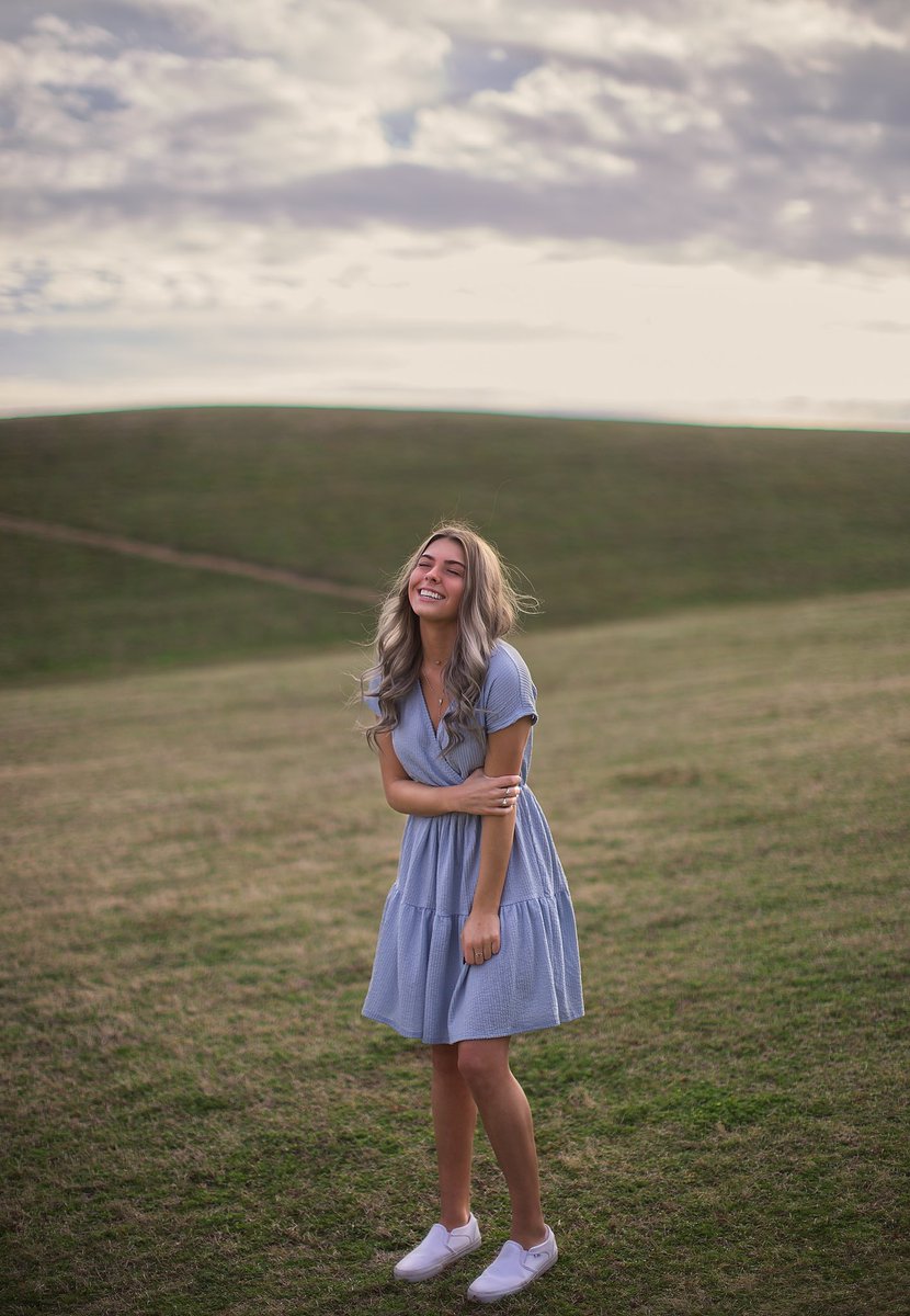goodbrand0's tweet photo. here are some shots from my last 2 senior shoots. if anyone around the texoma area needs senior photos, dm me!

taking photos is what i do full time &amp; im moving to texas in two weeks so it would be awesome to get more bookings! a quick retweet could help me find my next client🙏🏻 https://t.co/hq65k6887u