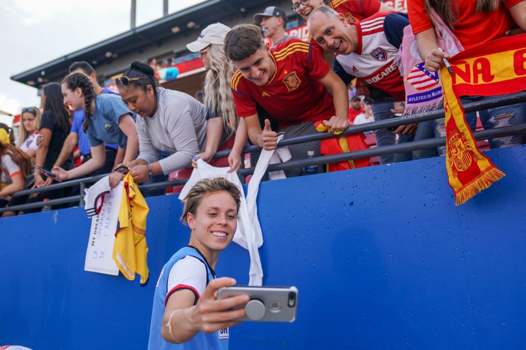 SEFutbolFem's tweet image. 📸 | ¡Gracias, afición 🥰! 

#JugarLucharYGanar