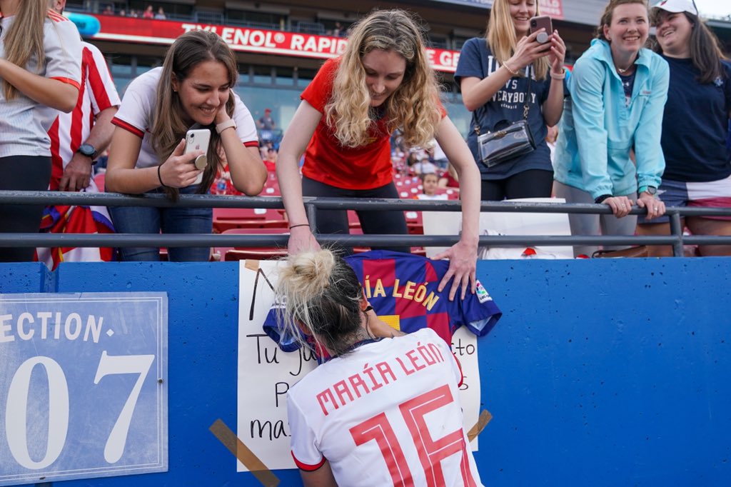 SEFutbolFem's tweet image. 📸 | ¡Gracias, afición 🥰! 

#JugarLucharYGanar