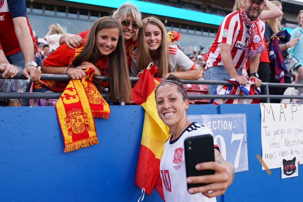 SEFutbolFem's tweet image. 📸 | ¡Gracias, afición 🥰! 

#JugarLucharYGanar