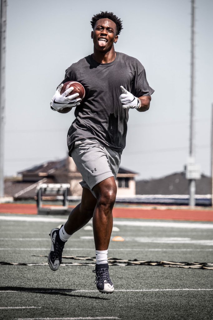 A_Dubb18's tweet photo. It’s a bigger picture and you can’t photoshop me out.
.
.
.
📸 @OkerekeJustin https://t.co/XCnV1Tbx7F