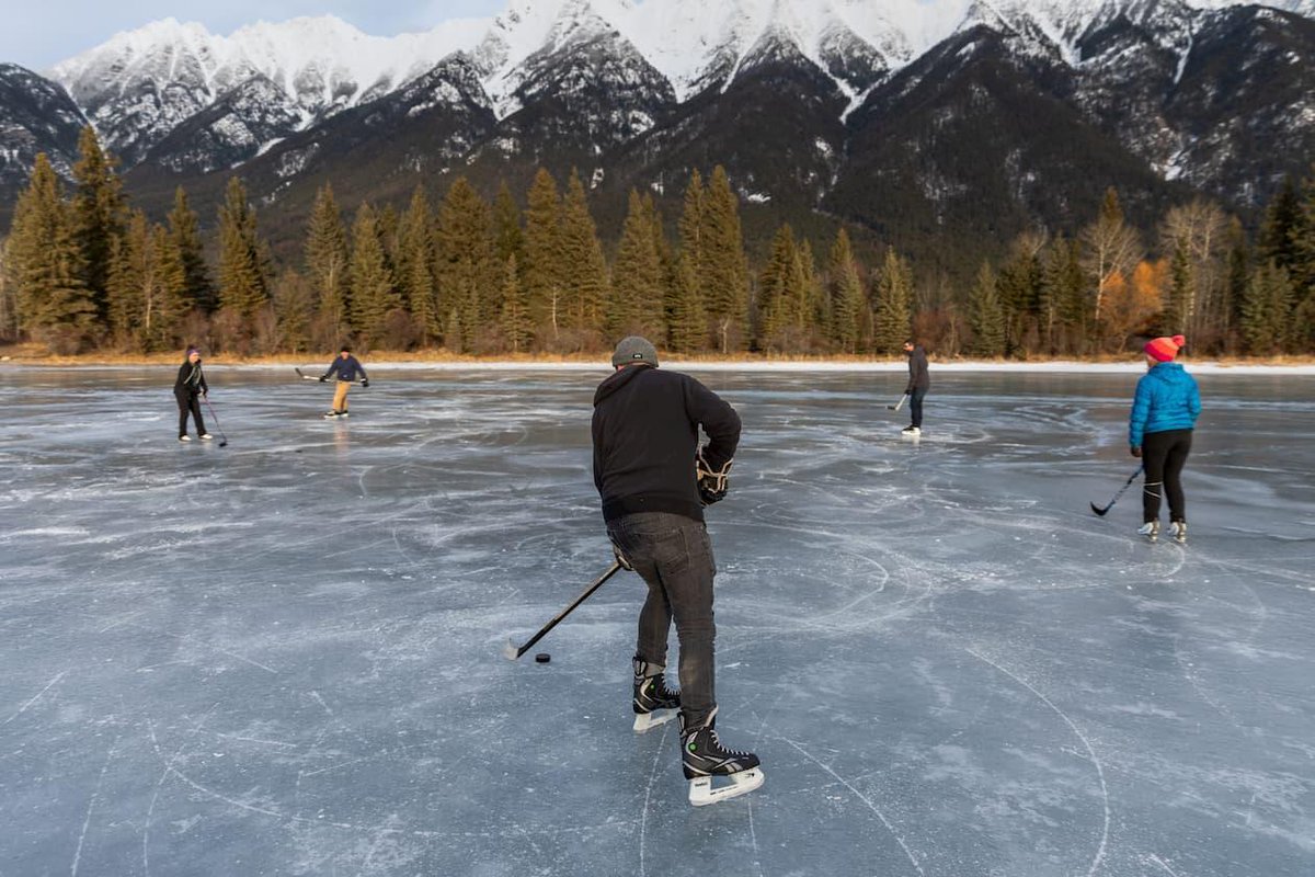 Doc_Pow's tweet photo. Since Cranbrook is one of the country's sunniest winter cities, activities are wide open on frozen lakes: https://t.co/RhnzZzlftB

#RockiesExploring #exploreCranbrook #flyyxc #exploreBC @VisitCranbrook @mm_outdoors @HelloBC @ZenSeekers @NickNault https://t.co/kD64sQeWdm