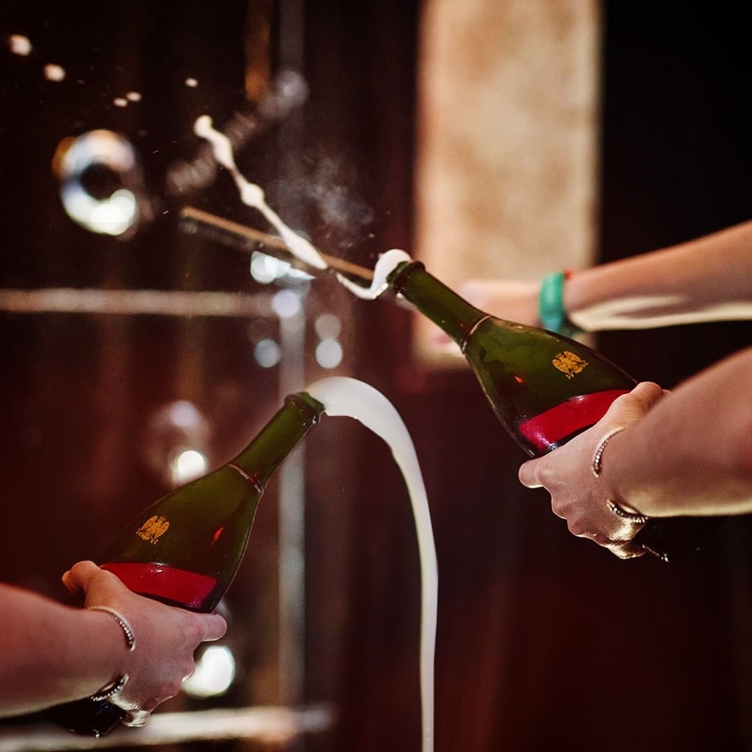 The only way to kick off Tales of the Cocktail. 🍾 🗡️
#GHMumm #Throwback