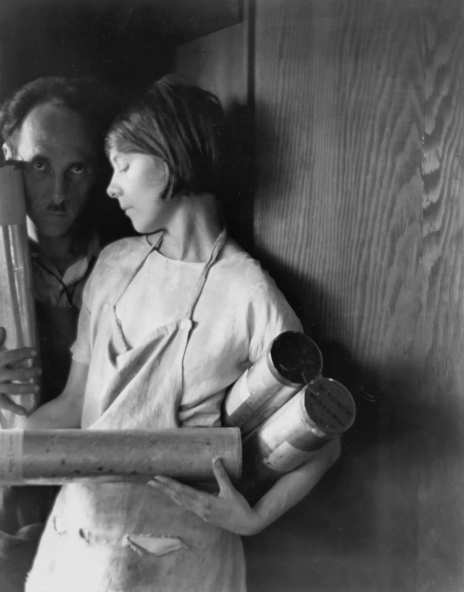  Great photographers by great photographersEdward Weston & Margrethe Mather by Imogen Cunningham, 1922"Mather, a photographer of considerable accomplishment, who taught & learned from Weston, vanished into obscurity while his reputation flourished." https://nytimes.com/2003/04/04/arts/art-in-review-edward-weston-and-margrethe-mather-a-passionate-collaboration.html