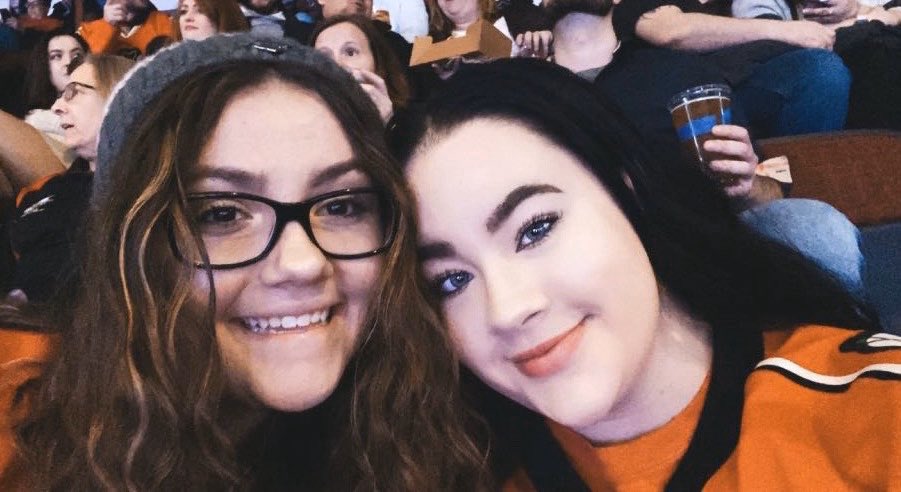 kathrynfrisch's tweet photo. @88PKane @stromer19 come get ya girls it’s only been the 3,000th game! ❤️🥺🥰🔑😤🏒 @grothhhhhhh @NHL @NHLBlackhawks #onegoal #chicagoblackhawks #letsgohawks #strome #kaner #showtime #besties #featureus https://t.co/cO7rwvktM5