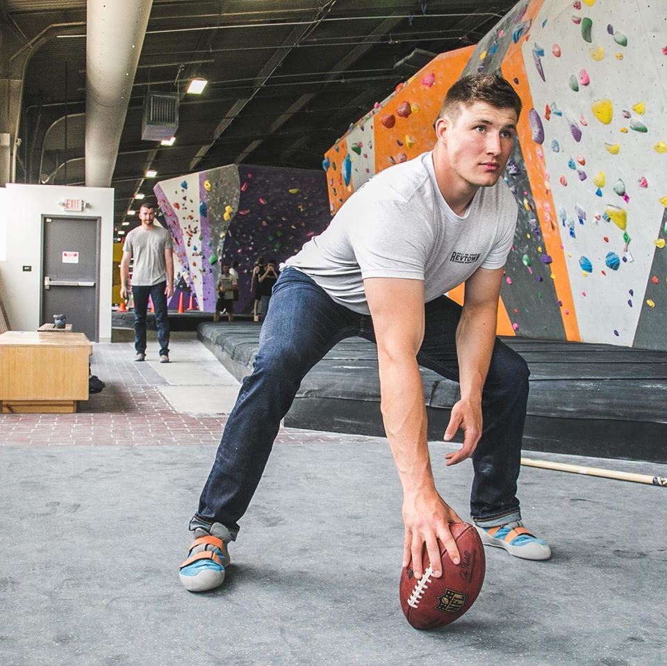 ShopBorderfree's tweet photo. You don’t have to be a long snapper to appreciate the performance of our jeans 👖🏈 Get your most comfy jeans from @revtown ---  https://t.co/V6zWlEC4c2 #shoborderfree #BFStyle #menswear #style #menstyle #dapper #highfashion #dapperday #lifestyle #mnswr #mensfashion #revtown https://t.co/EprHhZ5jWw