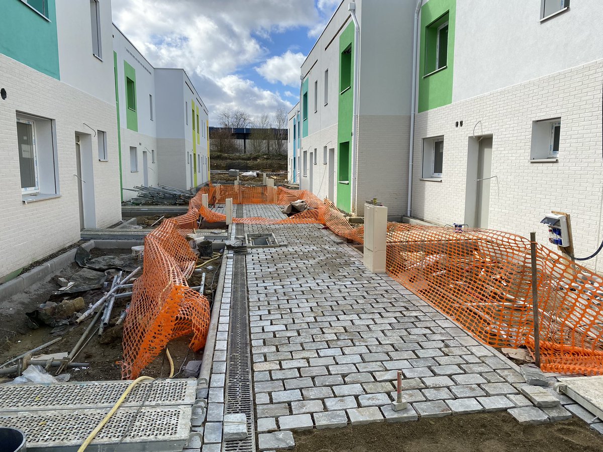 Ecolocost's tweet photo. Cette semaine l’allée se dessine sur notre programme https://t.co/av51DQ9c9E #re2020 #bepos #passivhaus livraison dans 1 mois https://t.co/nNFyGwUC3J