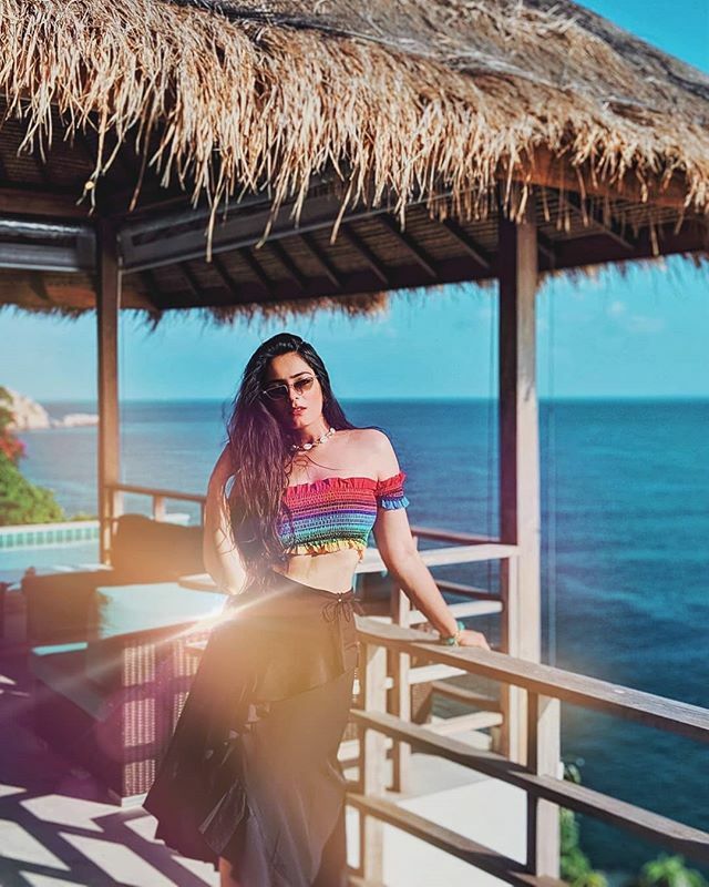 _HeadTilt's tweet photo. Summer ready and how! 🌊☀️🌈
Also #throwback to when traveling was a happy concept 🙈
_

In case you haven't noticed, hyper edited images are my newest obsession 💁
.
.
.
.
.
#headtiltinthailand #headtilttravels #headtiltxlimerick #kohtao #capesharkvilla… https://t.co/fpFae5GdyI https://t.co/dPnENREUlb