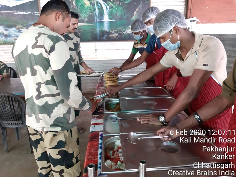 DwsscInfo's tweet photo. Project #ManFriday: Our candidates undergoing training for Housekeeper cum Cook cooked & served food to @bsf Pakhanjore,Chattisgarh.
#skillindia #dwssc #domesticworkers #housekeeper #borderyouth #promotingemployment
#CSDDA #SkilledCG #SkillChhatisgarh #HunarChhatisgarh https://t.co/cepL5fl8eU