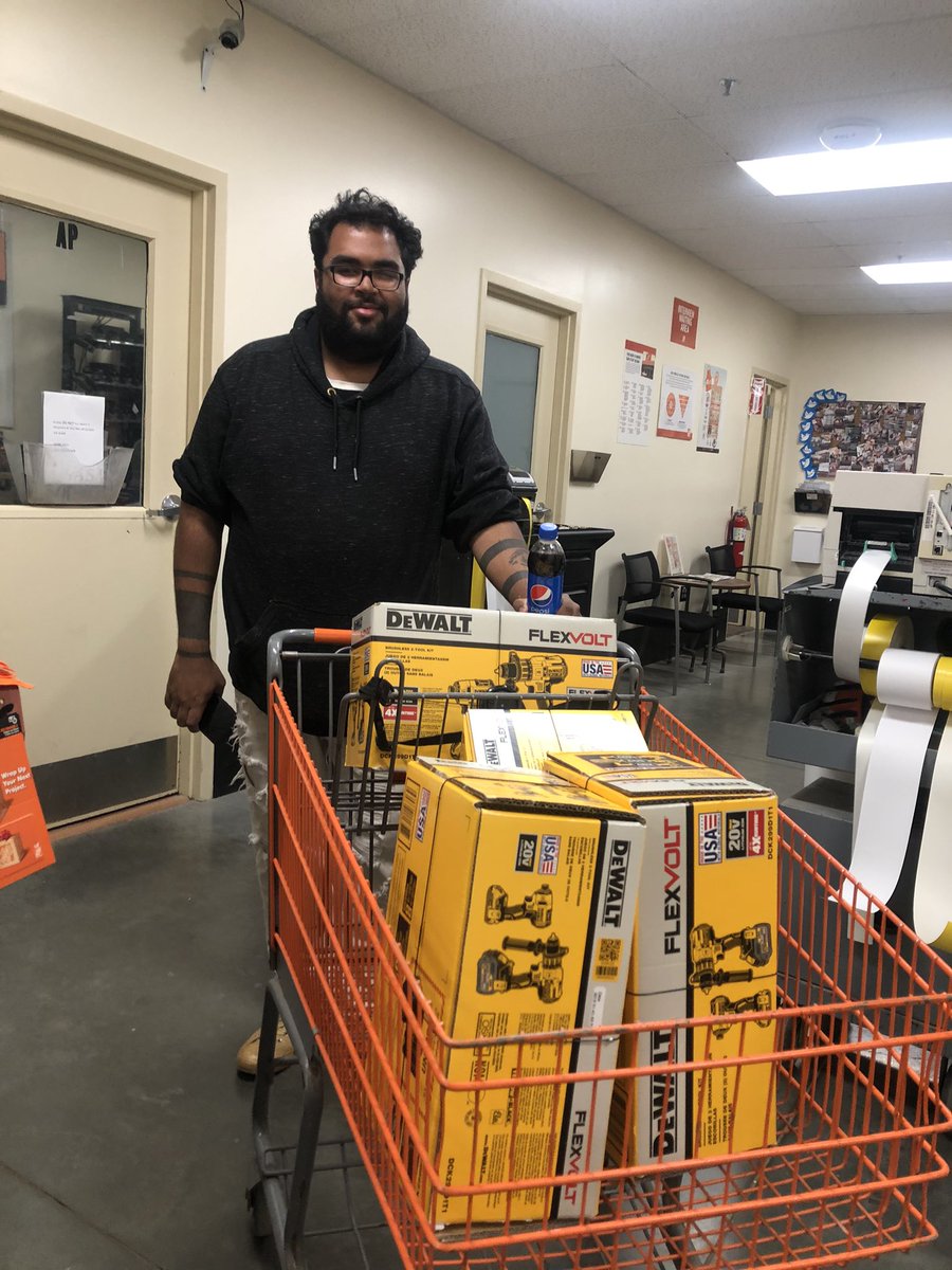 sarahjcox0's tweet image. Why do they even try?? @APSJOJO4941 is going to catch you 👏👏👏👏👏👏 Nice Recovery! #shelfavailability #onlyatholt @NiermeyerGraham @courki88 @HoltSasm @JasonHertigTHD @KevinMasseyTHD