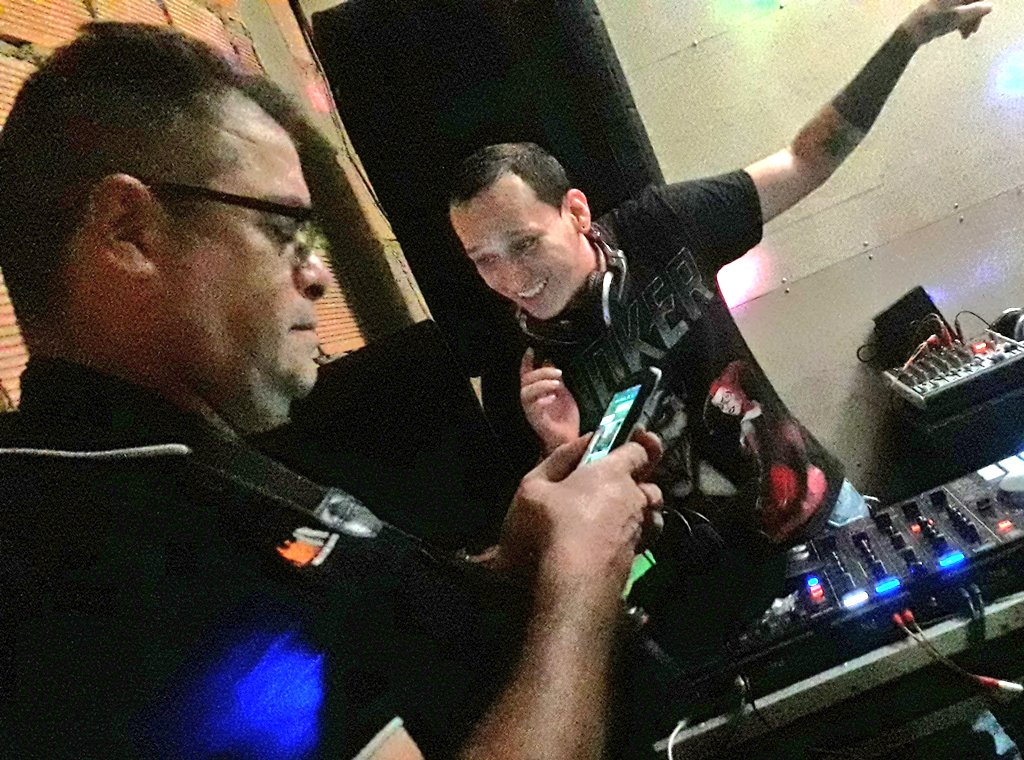 DJfabiandonoso's tweet photo. Integración Djs #DjfabianDonoso #Cúcuta #Colombia #YoAmoCúcuta #CúcutaEsLoMio #DeCúcutaMano #House #Techhouse #Deep #Dj #LatinMusic #DjLife #NewMusic #Music #Remix #Studio #Recording #Produce #Musicstudio #GoodVives #GoodLifeMusic #Life #MusicLife #MusicProduction #Underground https://t.co/T6x16nsEKB